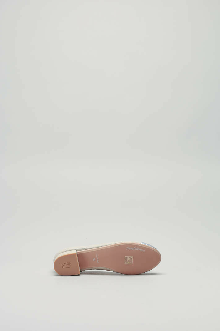 zoom in on Lichtbeige Ballerina image Lichtbeige Ballerina image