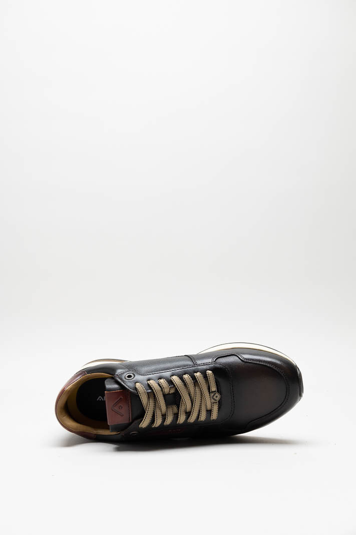 zoom in on Zwart Sneaker image Zwart Sneaker image