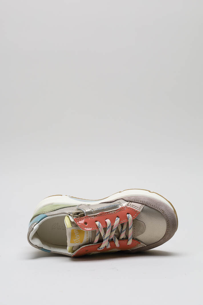 zoom in on Goud Sneaker image Goud Sneaker image