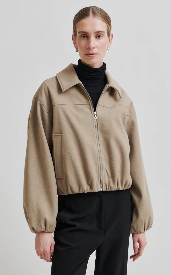 Beige Jas