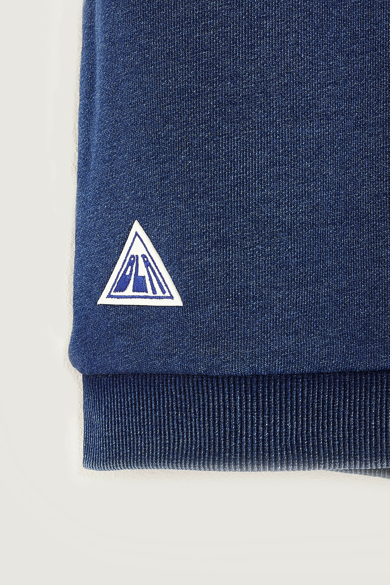 zoom in on Blauw Sweater image Blauw Sweater image