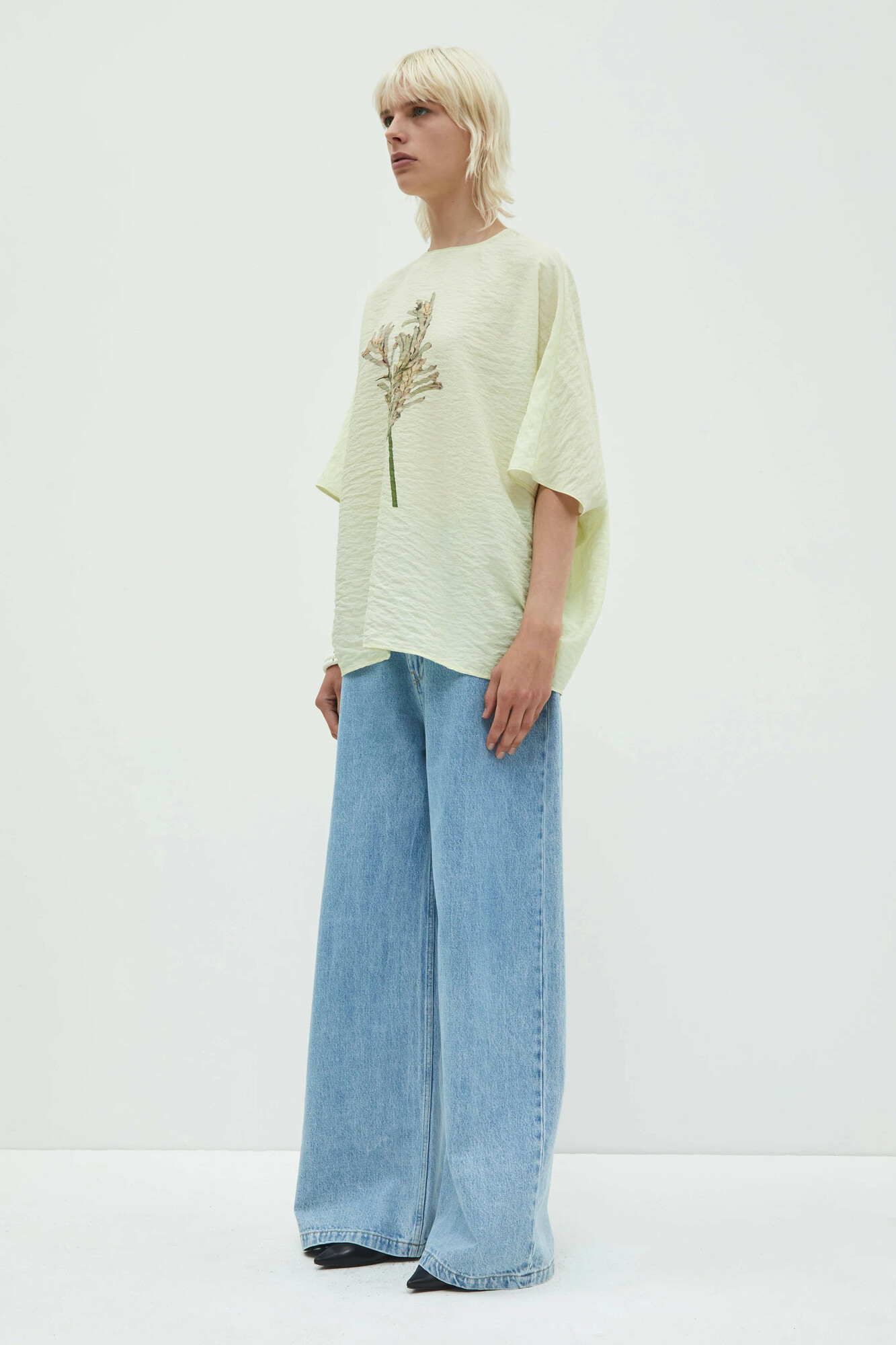 zoom in on Creme Blouse image Creme Blouse image
