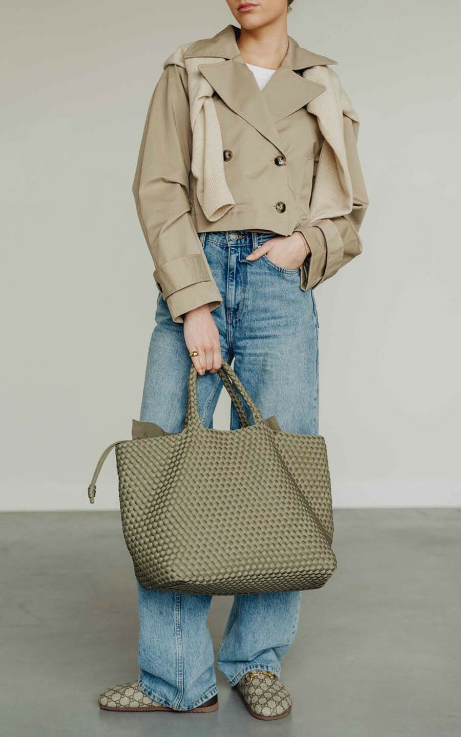zoom in on Kaki Shopper image Kaki Shopper image