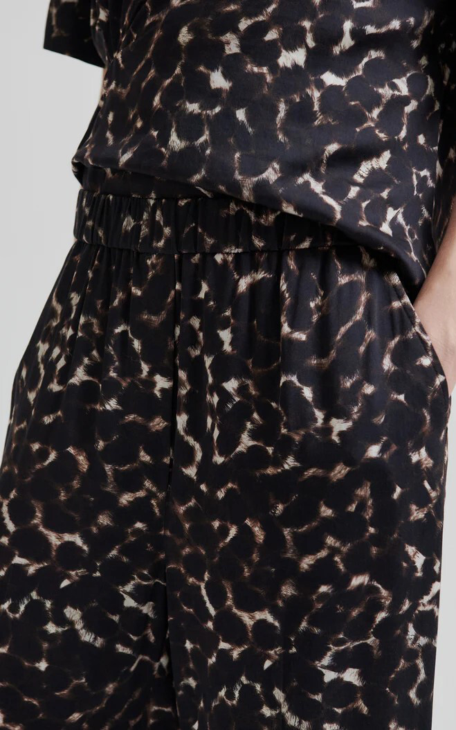 zoom in on Bruin Broek image Bruin Broek image