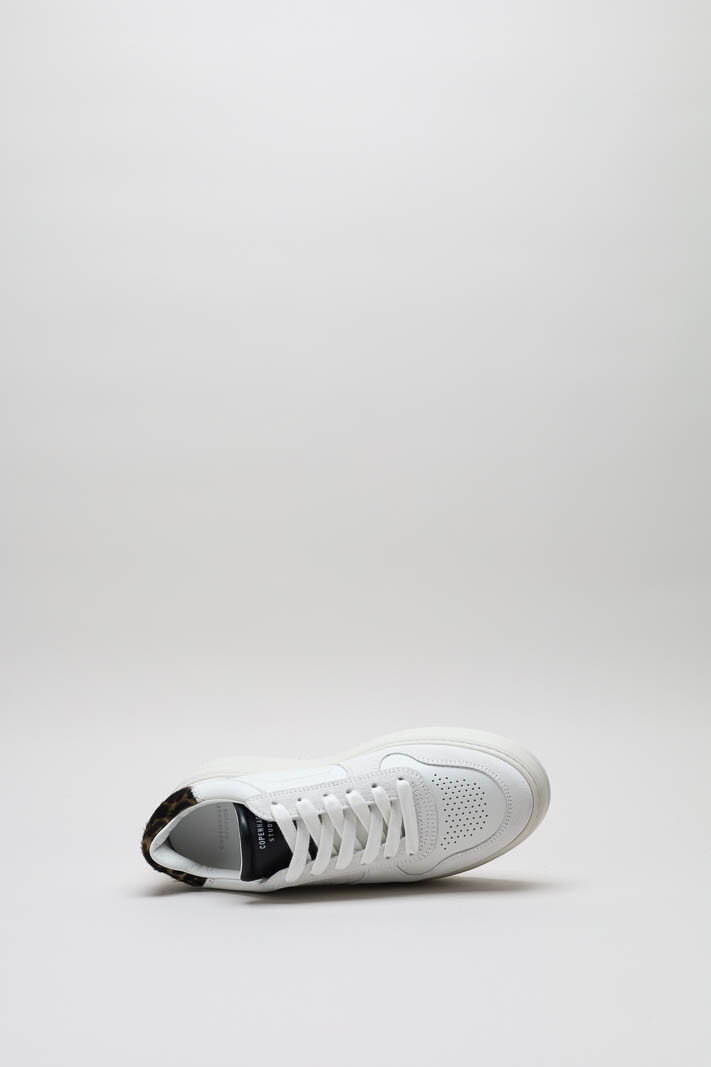 zoom in on Wit Sneaker image Wit Sneaker image