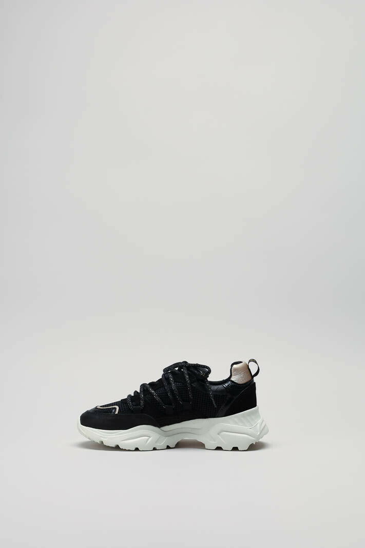 zoom in on Zwart Sneaker image Zwart Sneaker image