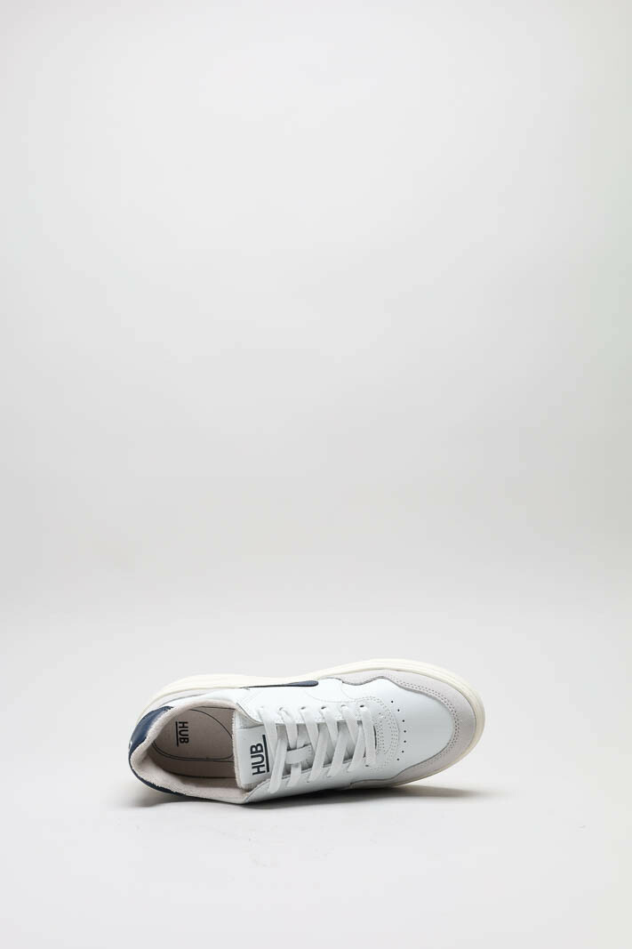 zoom in on Wit Sneaker image Wit Sneaker image