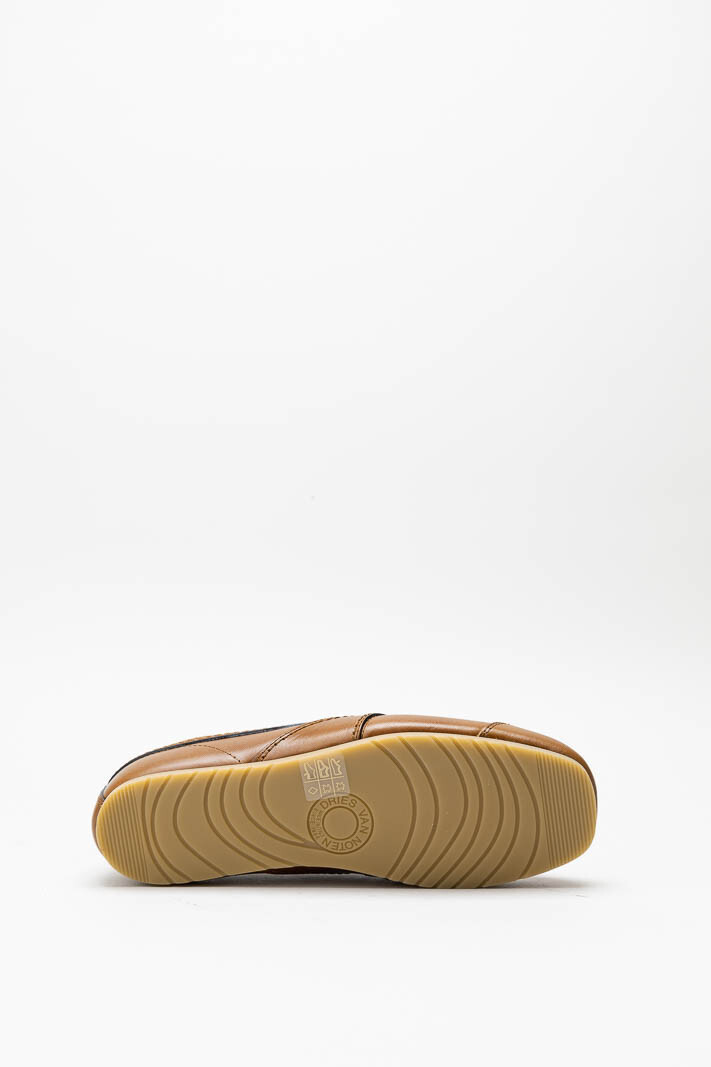 zoom in on Bruin Sneaker image Bruin Sneaker image