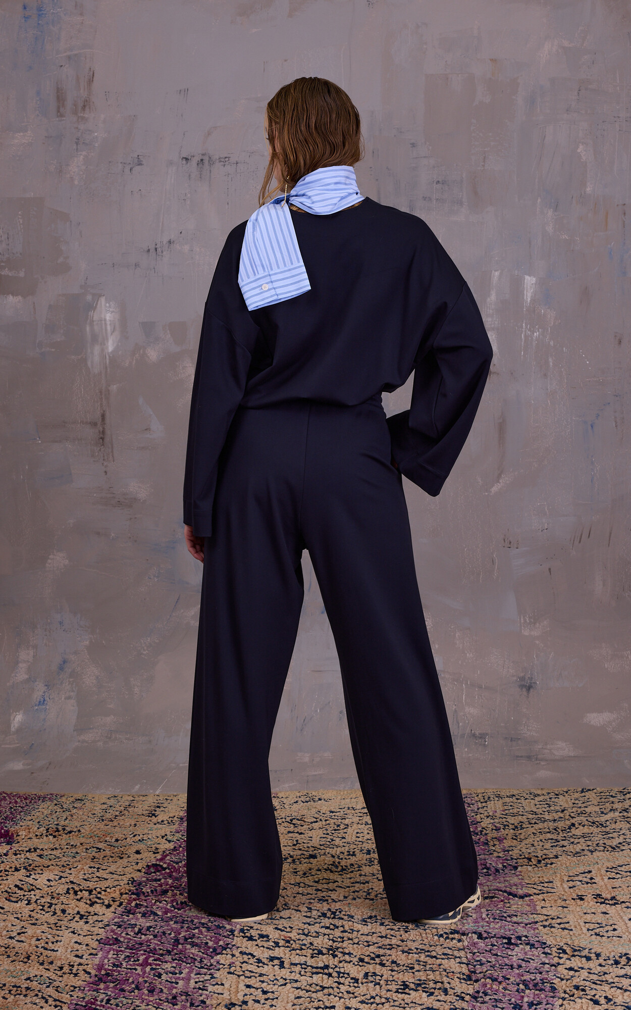 zoom in on Donkerblauw Blouse image Donkerblauw Blouse image