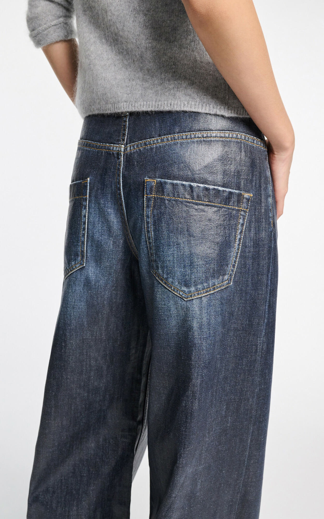 zoom in on Blauw Broek image Blauw Broek image