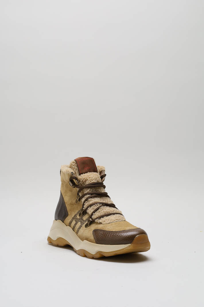 Camel Sneaker