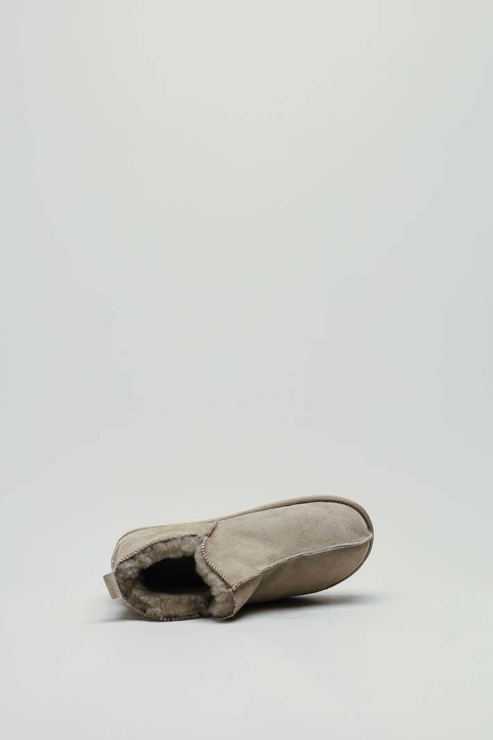 zoom in on Taupe Pantoffel image Taupe Pantoffel image