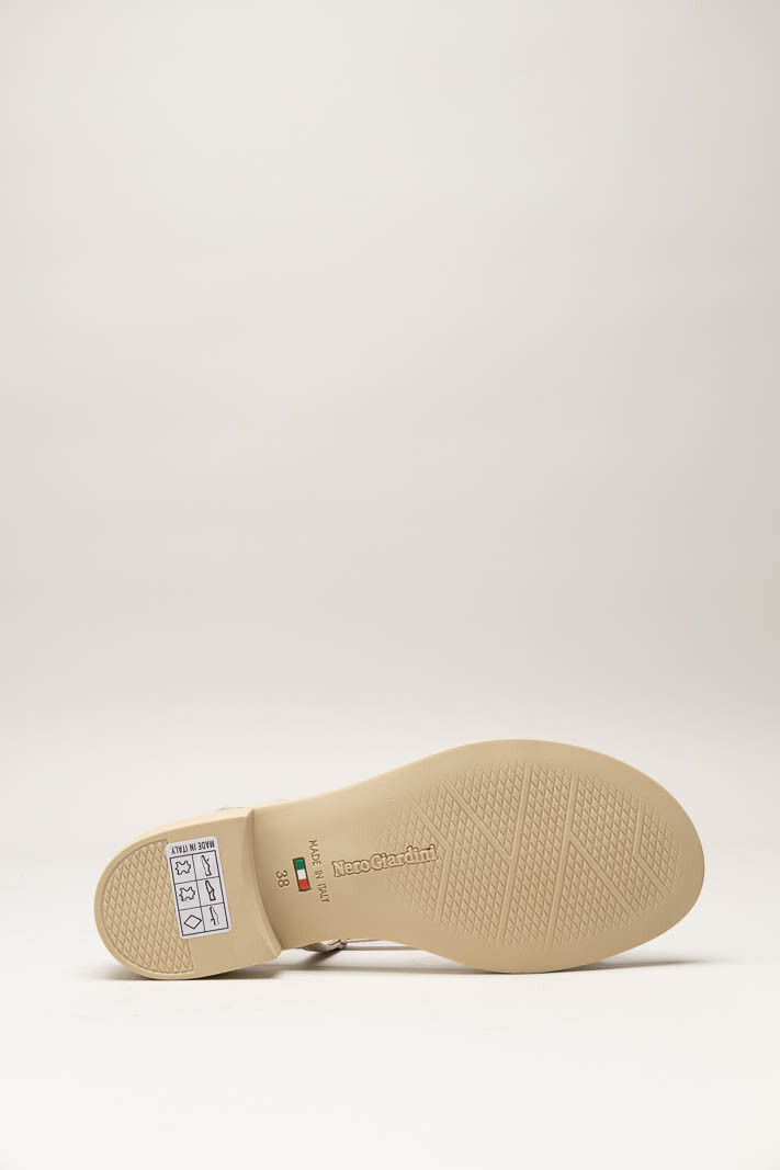 Taupe Sandaal plat image