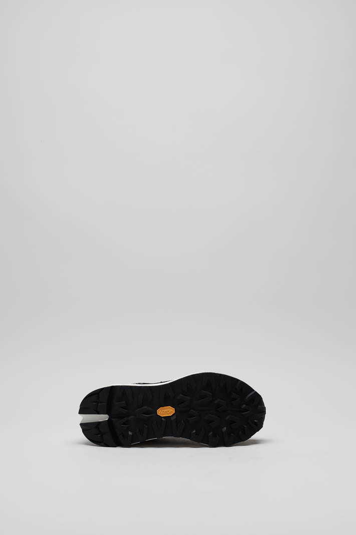 zoom in on Zwart Sneaker image Zwart Sneaker image
