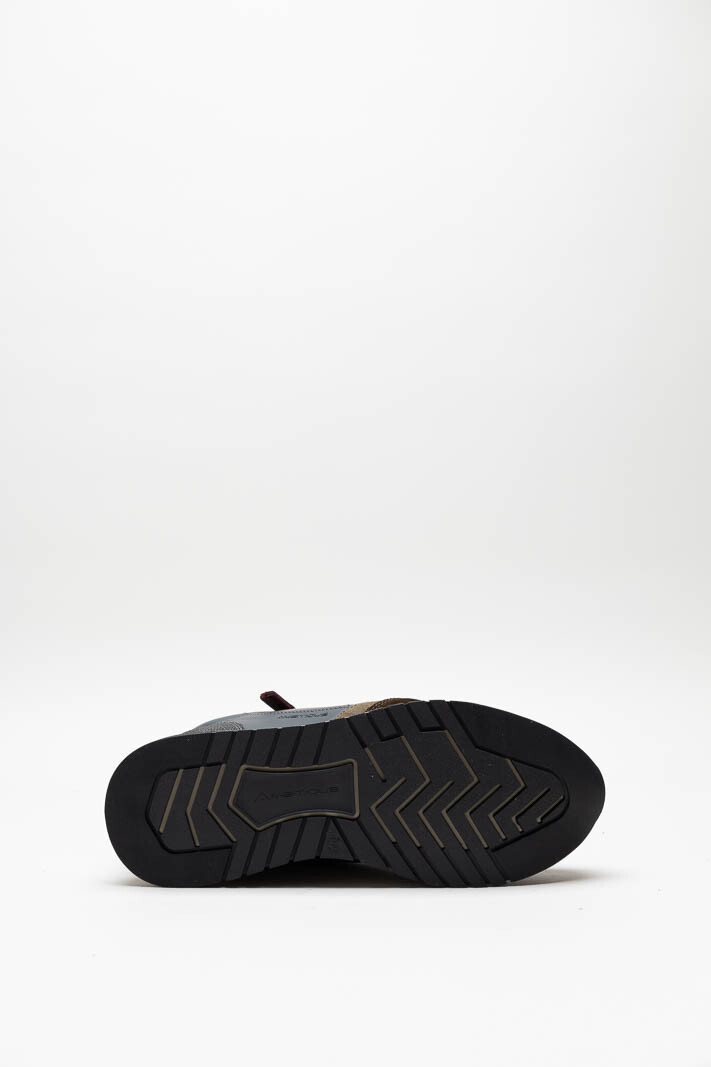 zoom in on Bruin Sneaker image Bruin Sneaker image
