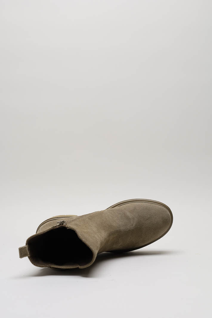 zoom in on Beige Enkellaars hak image Beige Enkellaars hak image