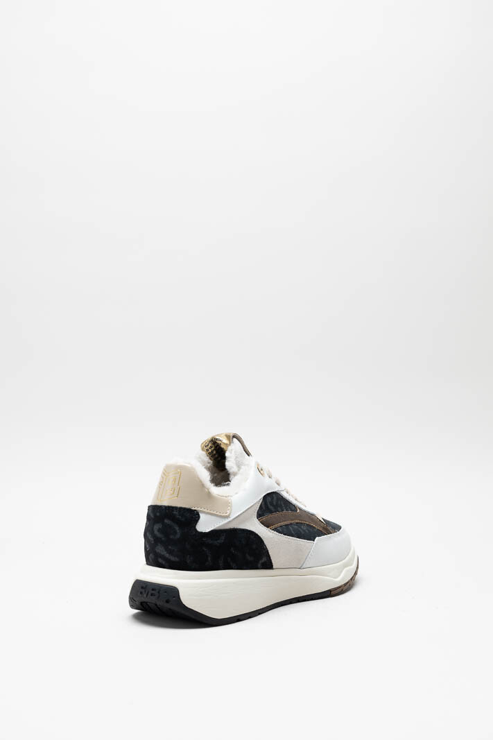 zoom in on Wit Sneaker image Wit Sneaker image