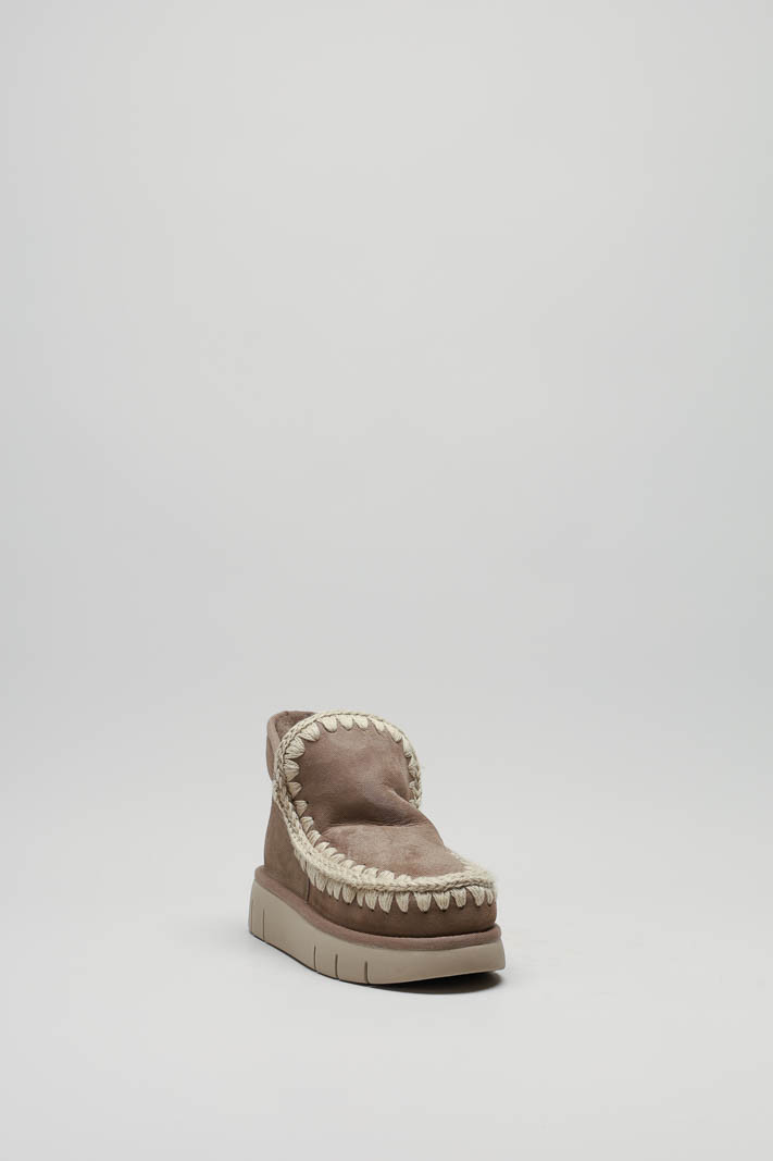 zoom in on Taupe Enkellaars plat image Taupe Enkellaars plat image