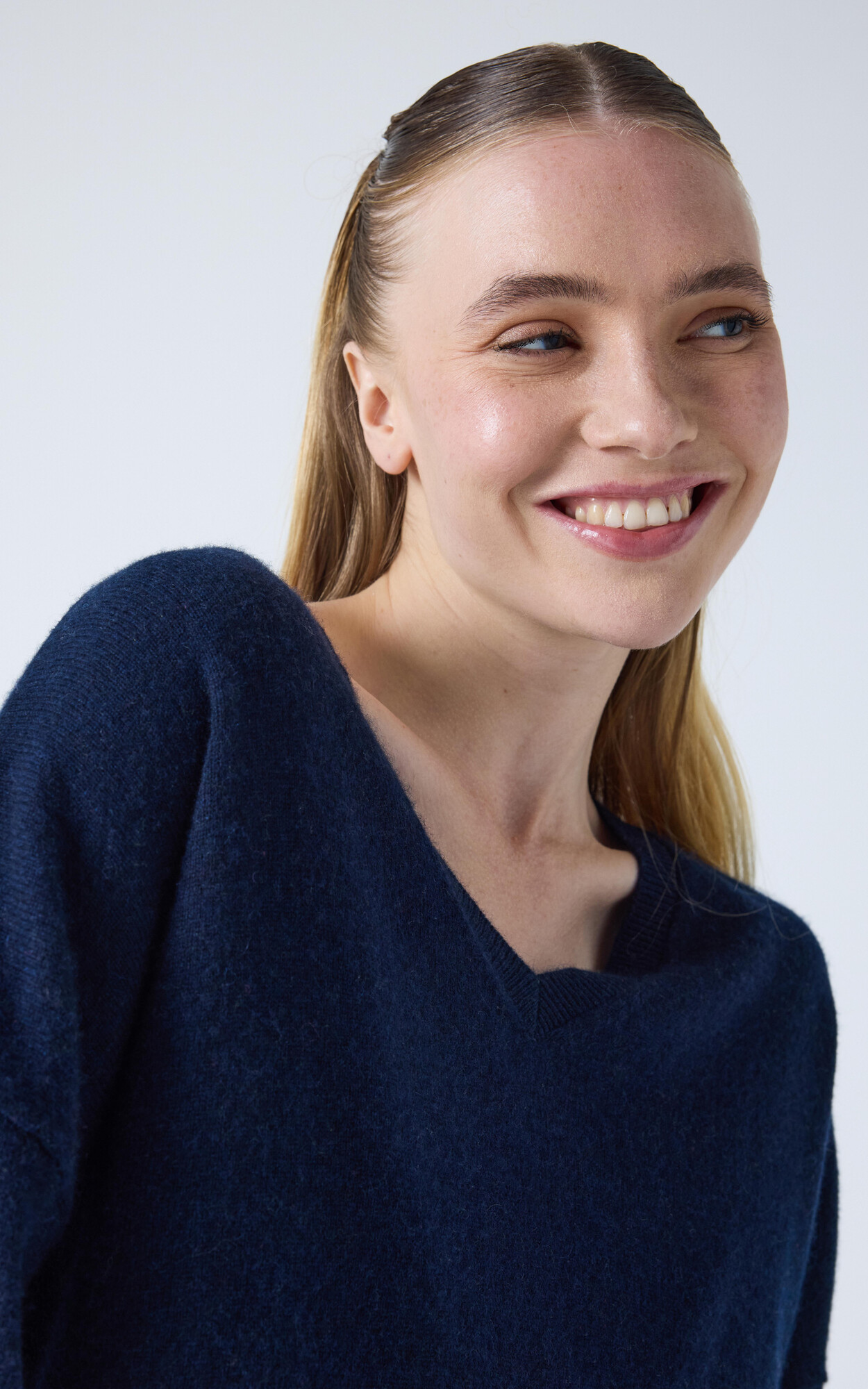 zoom in on Blauw Sweater/trui image Blauw Sweater/trui image