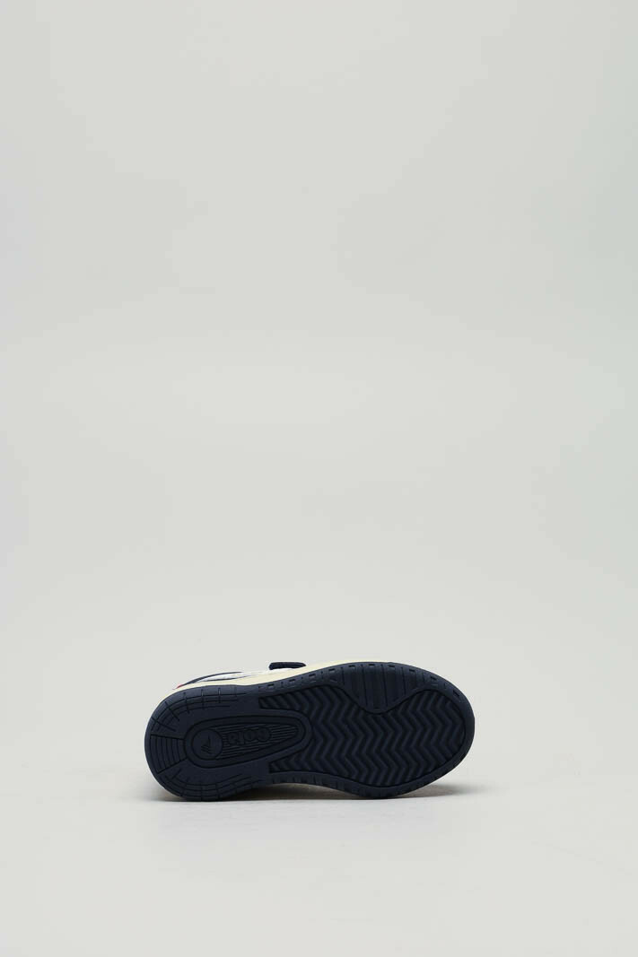 zoom in on Blauw Sneaker image Blauw Sneaker image