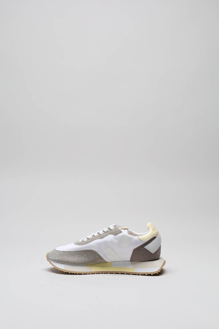 zoom in on Goud Sneaker image Goud Sneaker image