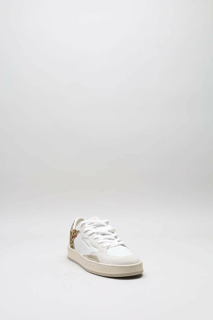 zoom in on Wit Sneaker image Wit Sneaker image