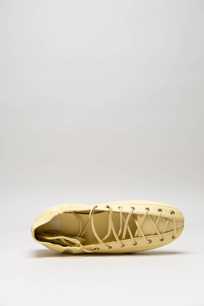 Geel Ballerina image