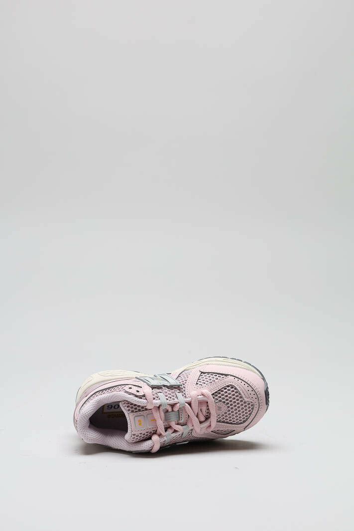 zoom in on Roze Sneaker image Roze Sneaker image