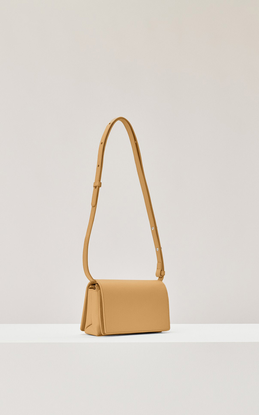 zoom in on Geel Cross body image Geel Cross body image