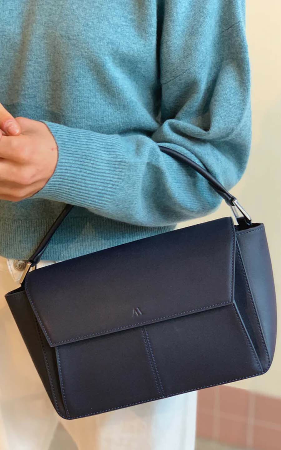 zoom in on Donkerblauw Cross body image Donkerblauw Cross body image