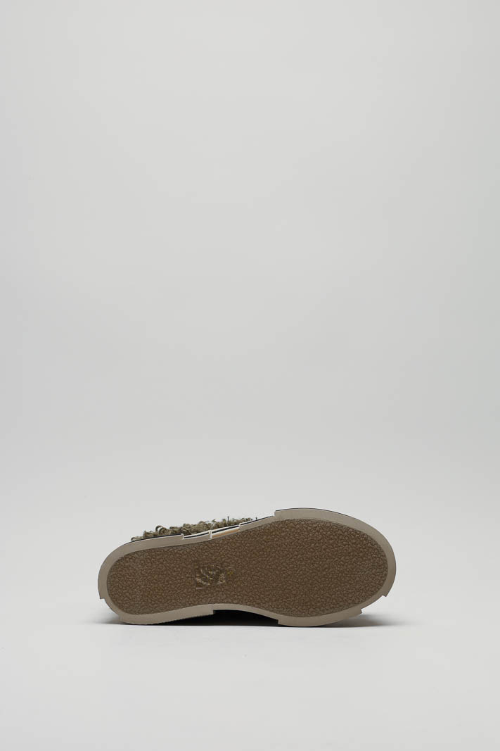 zoom in on Kaki Sneaker image Kaki Sneaker image