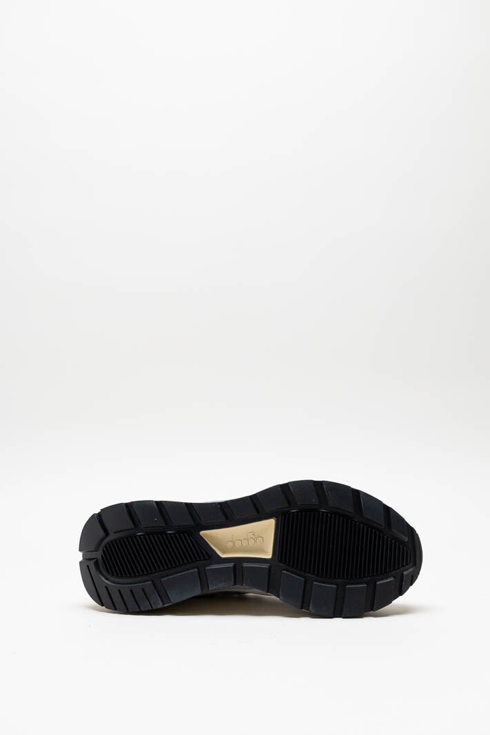 zoom in on Zilver Sneaker image Zilver Sneaker image
