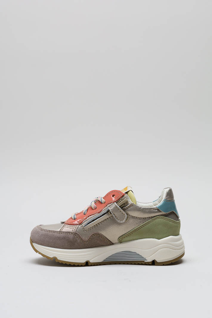 zoom in on Goud Sneaker image Goud Sneaker image