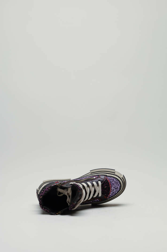zoom in on Paars Sneaker image Paars Sneaker image