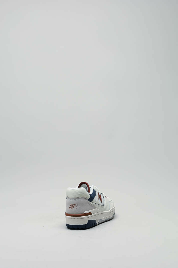 zoom in on Wit Sneaker image Wit Sneaker image