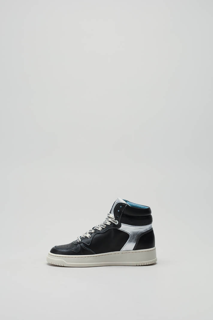 zoom in on Zwart Sneaker image Zwart Sneaker image
