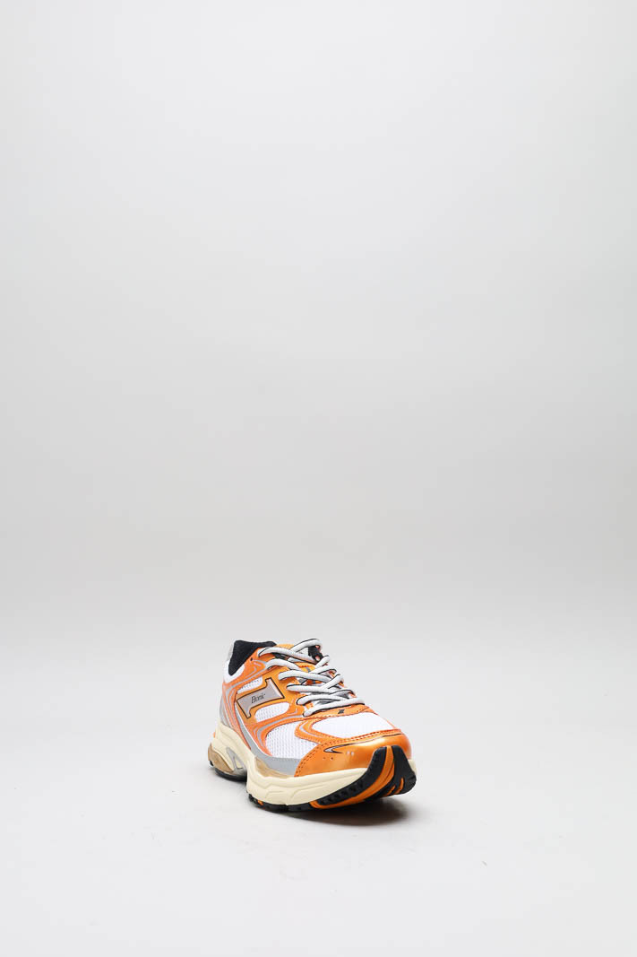 zoom in on Oranje Sneaker image Oranje Sneaker image