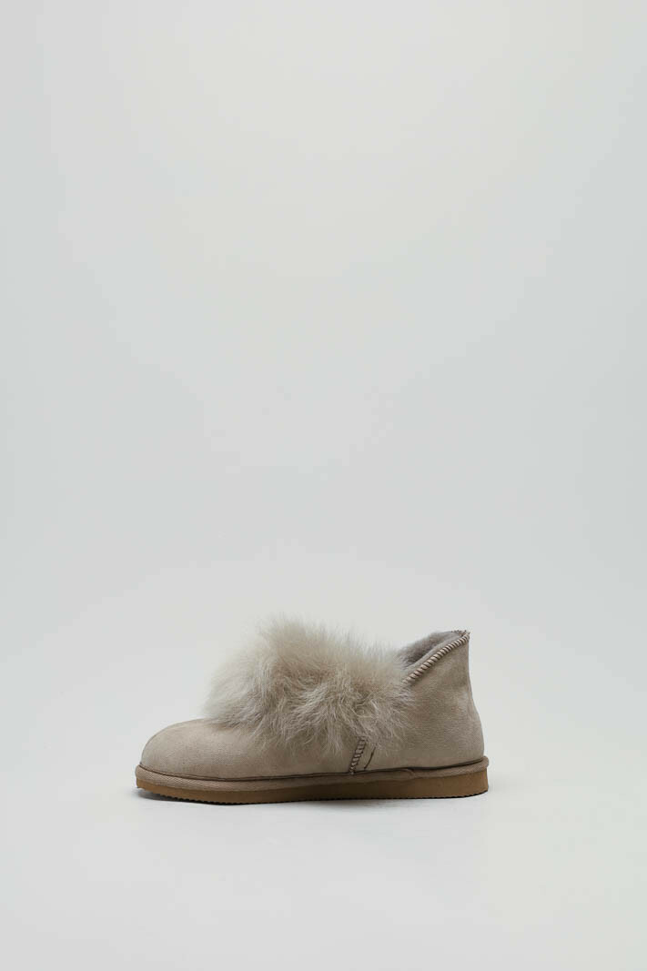 zoom in on Taupe Pantoffel image Taupe Pantoffel image
