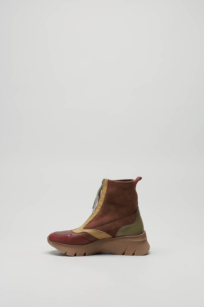 zoom in on Cognac Sneaker image Cognac Sneaker image
