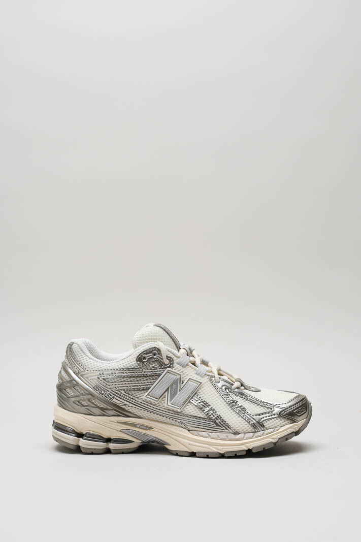 Ecru Sneaker