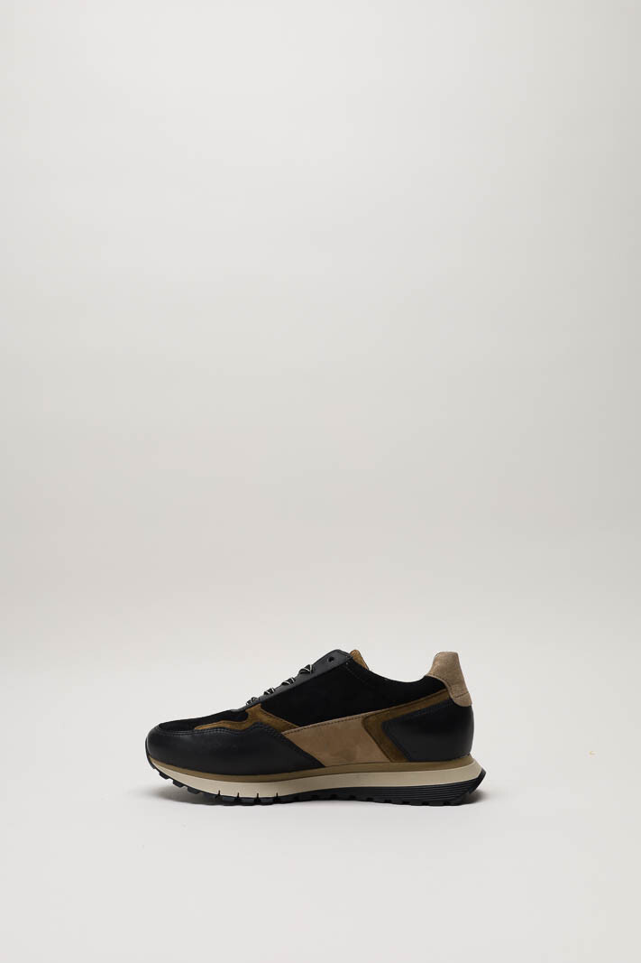 zoom in on Zwart Sneaker image Zwart Sneaker image