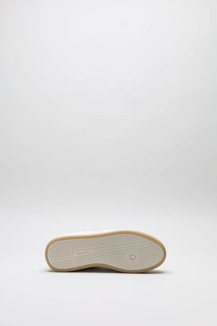 zoom in on Wit Sneaker image Wit Sneaker image