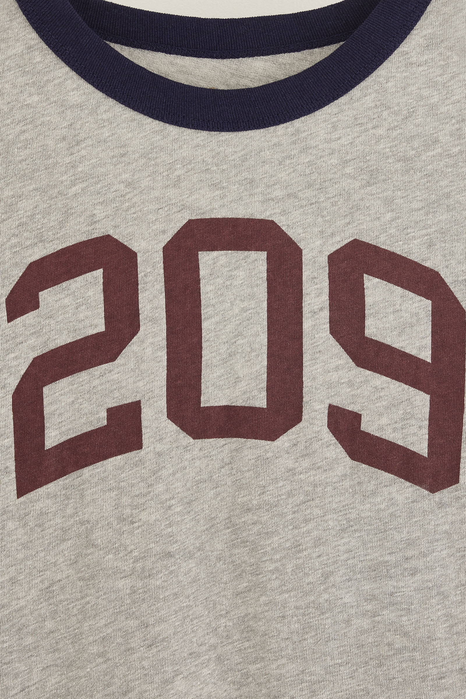 zoom in on Grijs T-shirt km image Grijs T-shirt km image