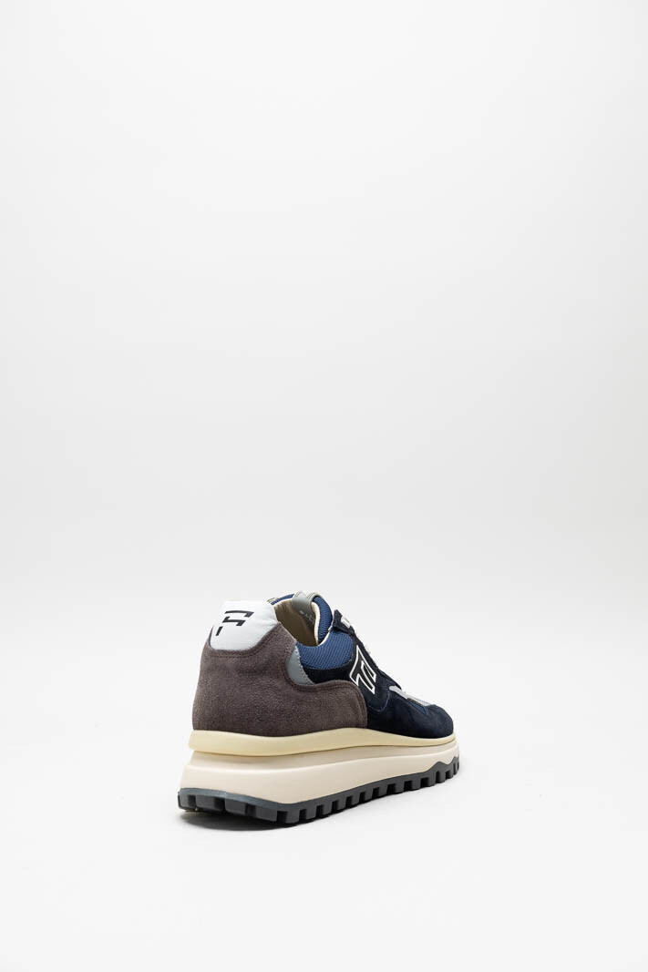 zoom in on Donkerblauw Sneaker image Donkerblauw Sneaker image