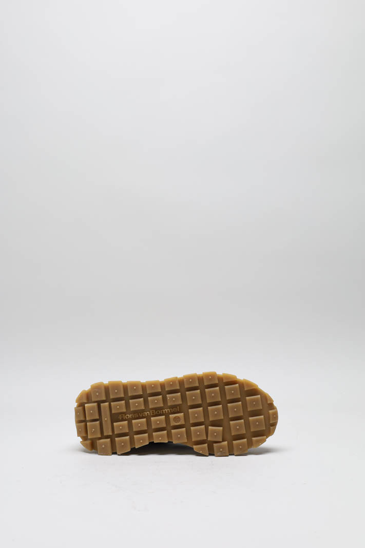 zoom in on Zilver Sneaker image Zilver Sneaker image