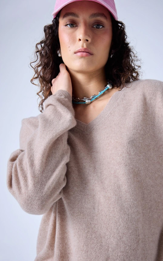 zoom in on Beige Sweater/trui image Beige Sweater/trui image