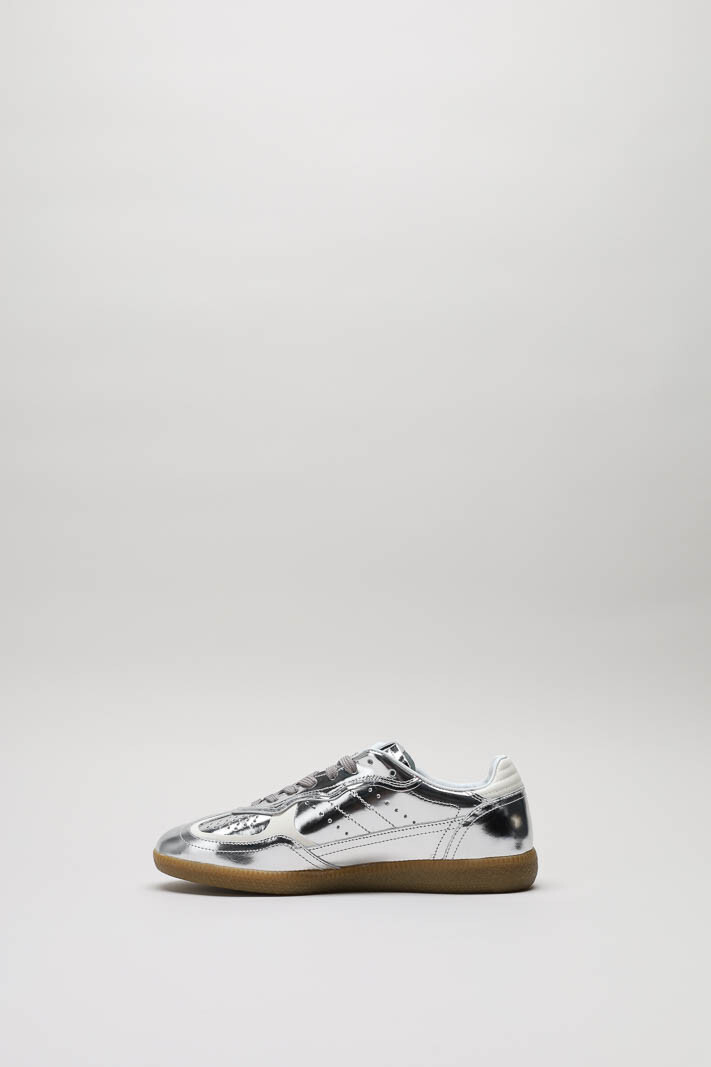 zoom in on Zilver Sneaker image Zilver Sneaker image