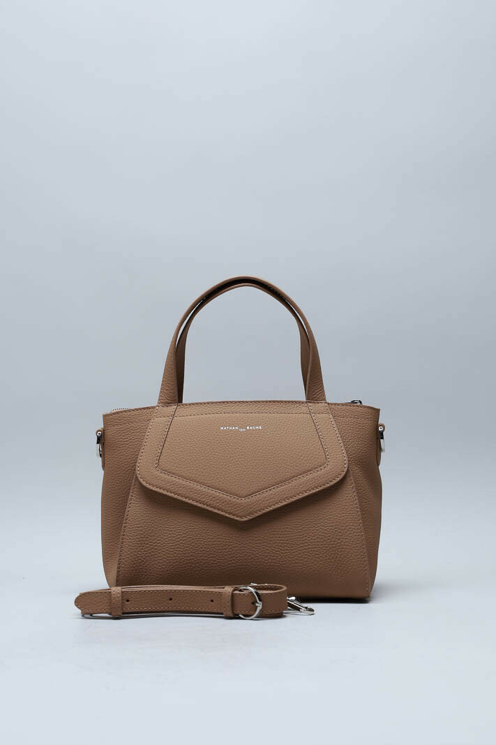 zoom in on Cognac Handtas image Cognac Handtas image