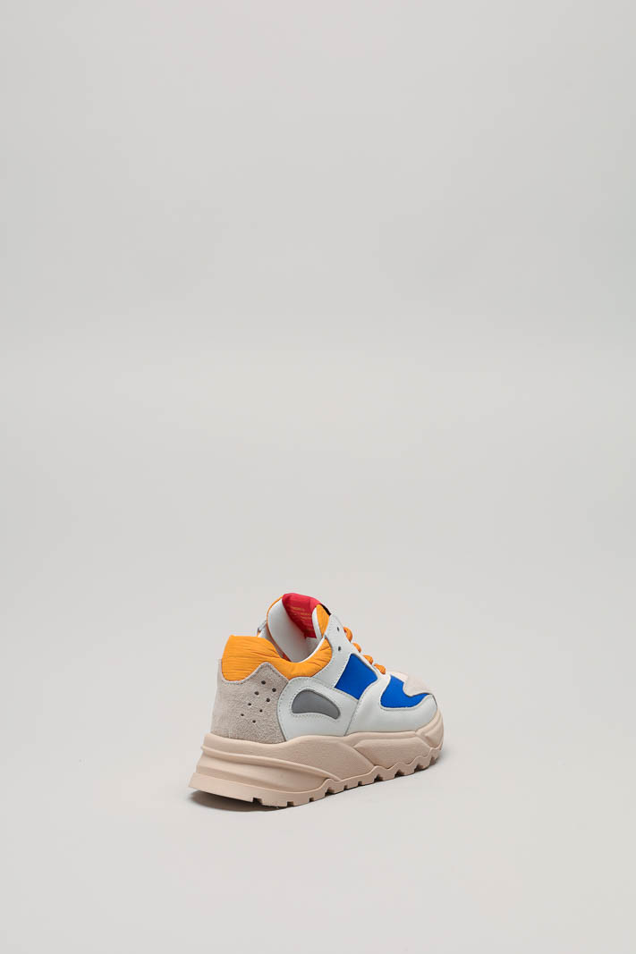 zoom in on Wit Sneaker image Wit Sneaker image