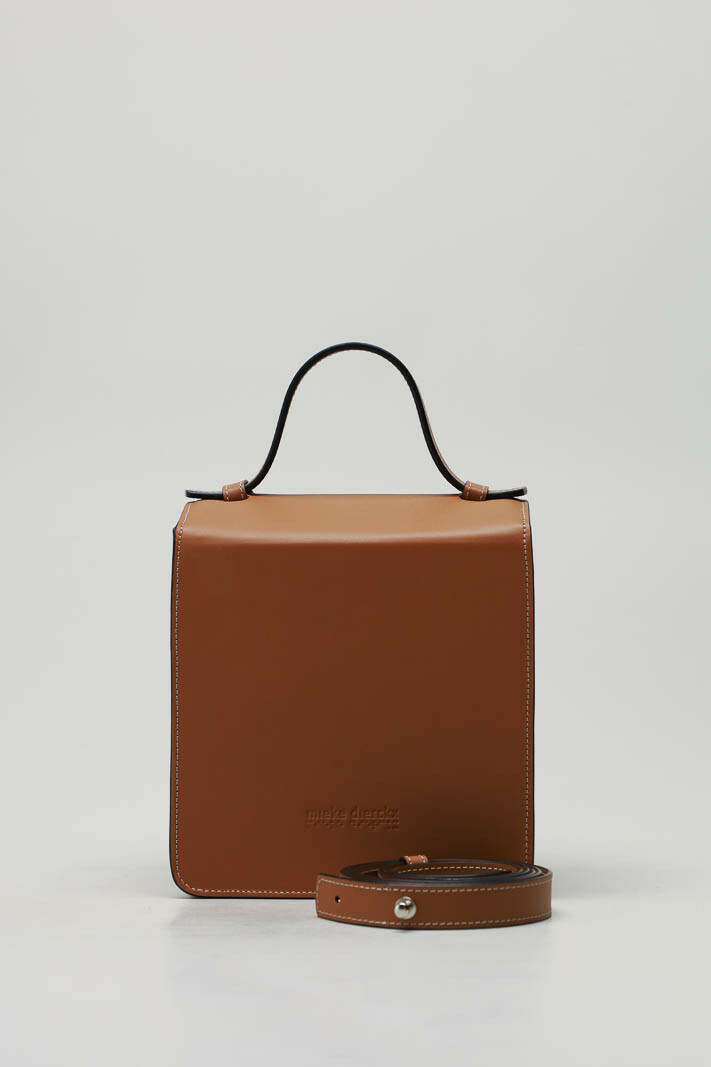 zoom in on Cognac Handtas image Cognac Handtas image